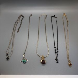 Lot of 5 delicate necklaces B